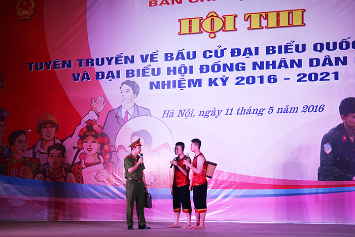 Sinh viên Cảnh sát hào hứng tuyên truyền bầu cử