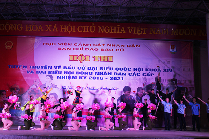 Sinh viên Cảnh sát hào hứng tuyên truyền bầu cử