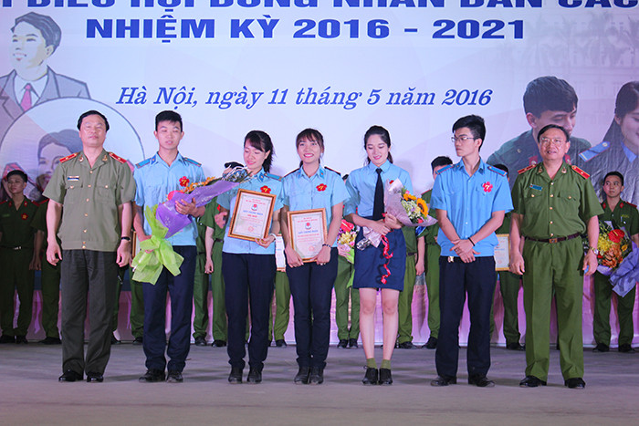 Sinh viên Cảnh sát hào hứng tuyên truyền bầu cử