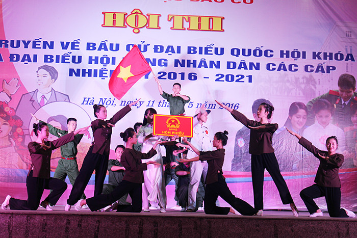 Sinh viên Cảnh sát hào hứng tuyên truyền bầu cử