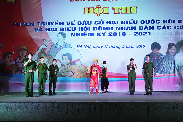 Sinh viên Cảnh sát hào hứng tuyên truyền bầu cử