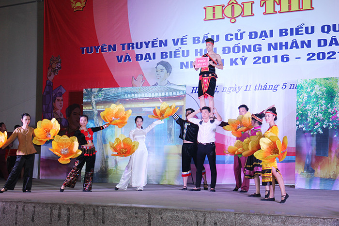 Sinh viên Cảnh sát hào hứng tuyên truyền bầu cử