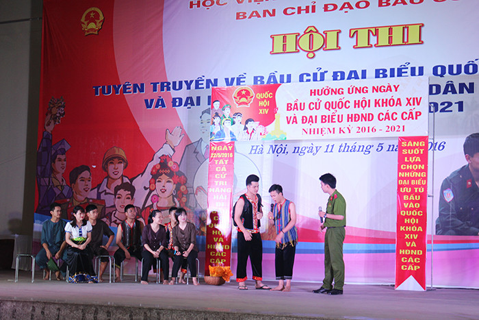 Sinh viên Cảnh sát hào hứng tuyên truyền bầu cử