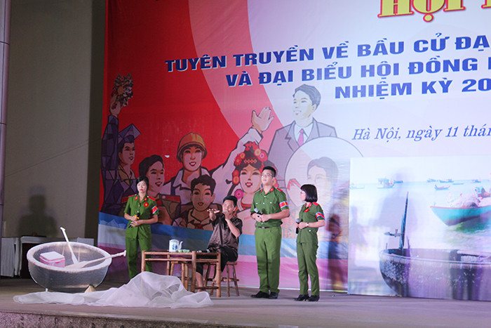 Sinh viên Cảnh sát hào hứng tuyên truyền bầu cử