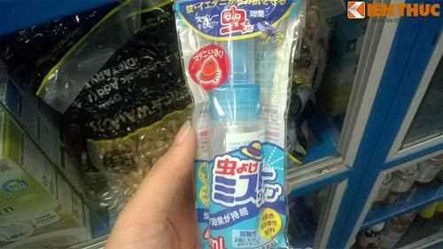 Thuốc xịt chống muỗi cũng rất đắt hàng. Thuốc xịt chống muỗi cũng rất đắt hàng.