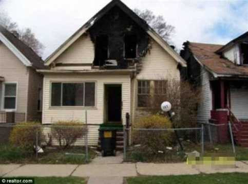 Căn biệt thự gồm 3 phòng ngủ, 1 phòng tắm và có cả gara để xe này được xây từ 1917 này có giá 1 đô la. 