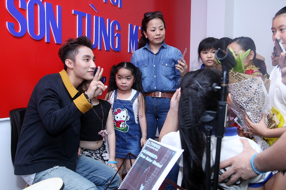 Sơn Tùng MTP từng cãi nhau với bố mẹ vì muốn đi hát