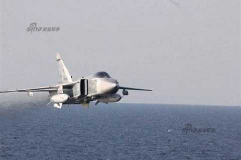 Hình ảnh Su-24 được chiến hạm Mỹ chụp lại.