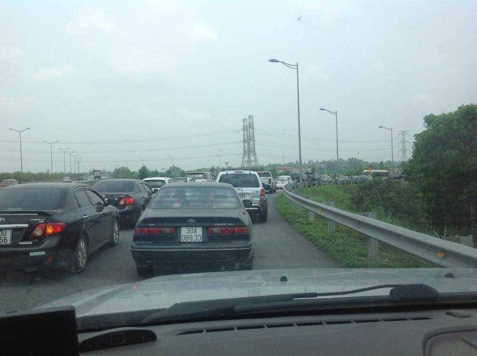 Tắc trạm thu phí IC4 đường Cao tốc Hà Nội - Lào Cài, đoạn xuống nút Tam Đảo. (Ảnh: Viet Do Hoang)