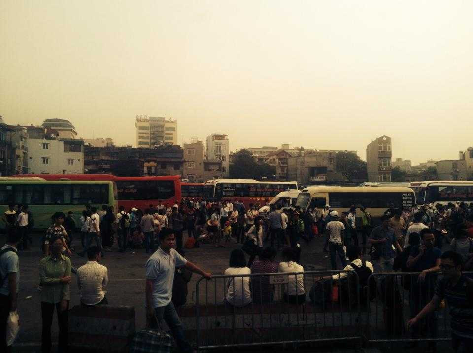 Bến xe Giáp Bát cũng rơi vào tình cảnh tương tự (Ảnh: Hưng Junior)