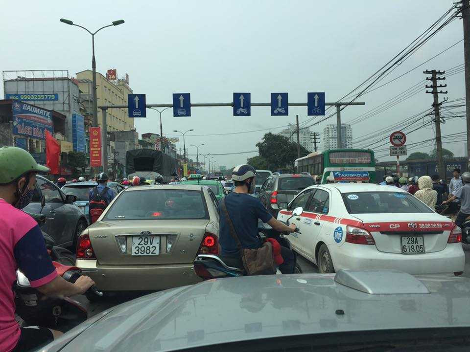 Đường Giải Phóng cũng không thoát khỏi cảnh ùn ứ kinh hoàng (Ảnh: Trần Duy Hưng)