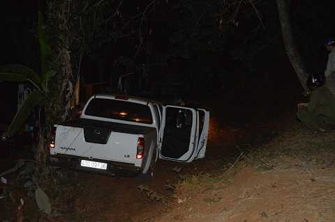 Chiếc <a href='https://vtcnews.vn/oto-xe-may.31.0.html' >xe ô tô</a> lao xuống nghĩa địa- Ảnh: Thanh Hải Chiếc xe <a href='https://vtcnews.vn/oto-xe-may.31.0.html' >ô tô</a> lao xuống nghĩa địa- Ảnh: Thanh Hải