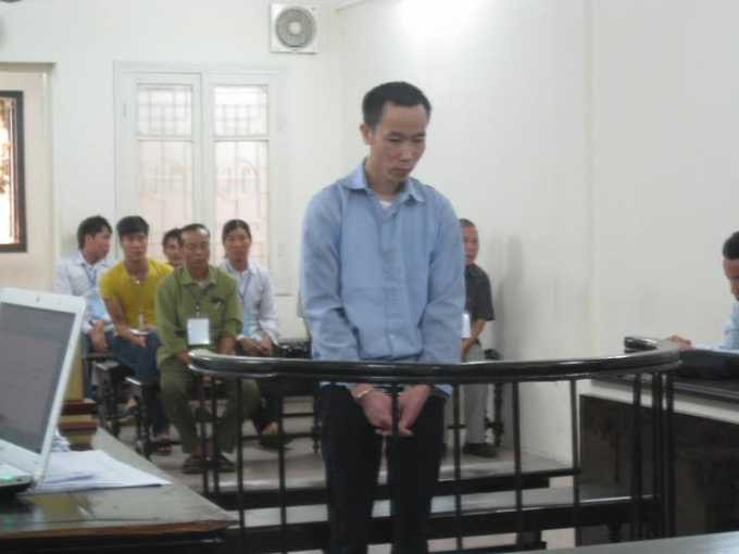 Bị cáo Nguyễn Văn Điện trước vành móng ngựa