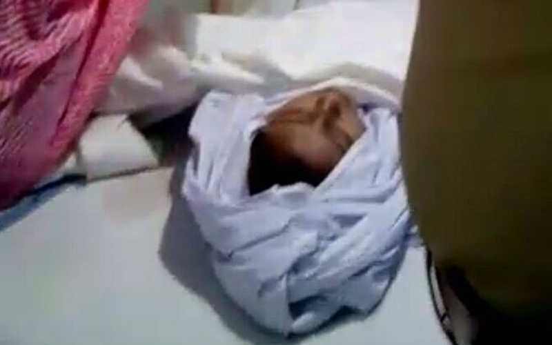 Tấm ảnh thi thể ‘Cô dâu 8 tuổi’ đầy vết bầm tím gây sốc