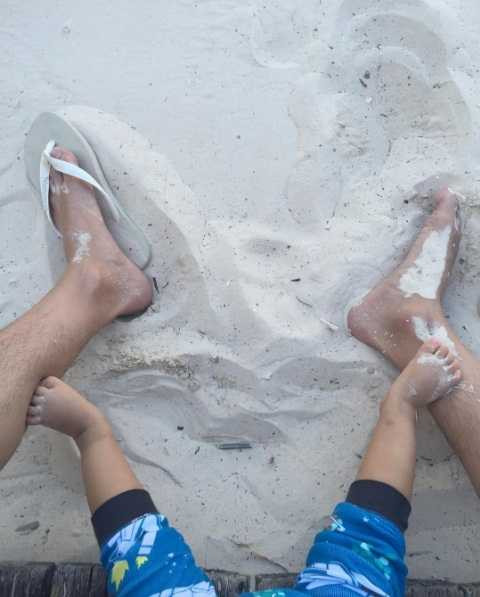 Louis Nguyễn cũng chia sẻ những hình ảnh tại quê mẹ cùng con trai. 