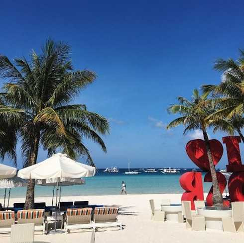 Hà Tăng cũng chia sẻ thêm các hình ảnh tại Philippines.