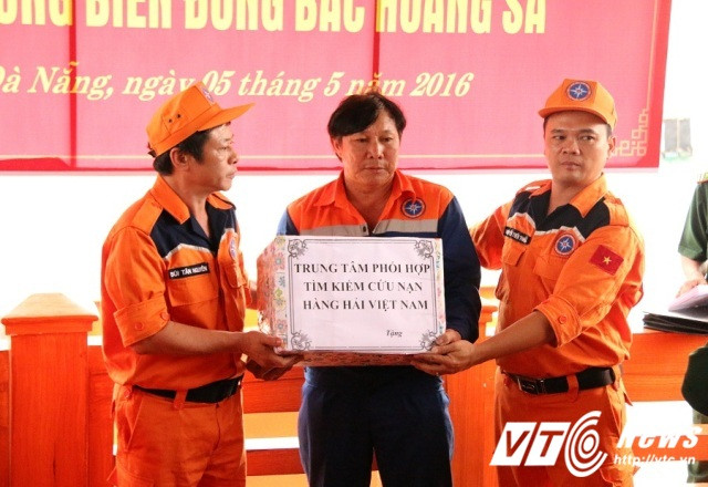 Ông Phạm Phú Thành - Thuyền trưởng tàu QNa 95959 TS kể lại giây phút bị tàu lạ tấn công.