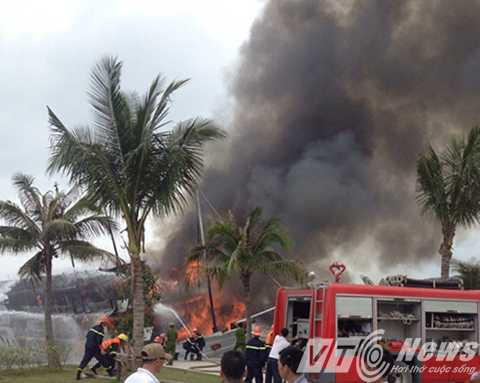 Các lực lượng chức năng đã điều động lực lượng, phương tiện để dập lửa - Ảnh CTV