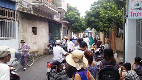 Trong lúc nghĩ quẩn, người mẹ uống thuốc độc tự tử rồi sát hại con đẻ của mình chết theo - Ảnh minh họa