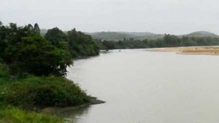 Bờ sông nơi xảy ra sự việc