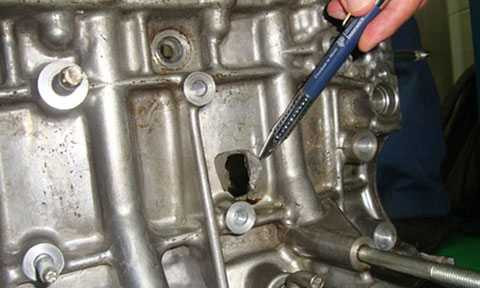 Động cơ bị thủng do thủy kích