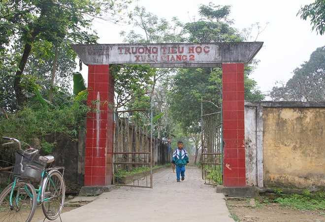 Để phục vụ nhu cầu học tập của con em thôn Hồng Lam, huyện Nghi Xuân đã xây hai điểm trường Mầm non và Tiểu học Xuân Giang.