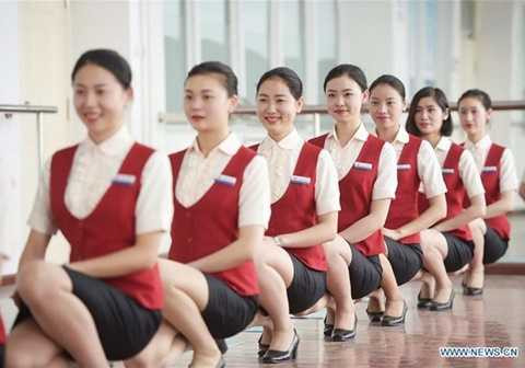 Tiếp viên hàng không là một trong những nghề dịch vụ yêu cầu khắt khe nhất. Những nữ tiếp viên luôn phải thể hiện vẻ đẹp hoàn mỹ. Vì thế, trong quá trình học, họ phải luyện tập những chi tiết nhỏ như tư thế ngồi. Tiếp viên hàng không là một trong những nghề dịch vụ yêu cầu khắt khe nhất. Những nữ tiếp viên luôn phải thể hiện vẻ đẹp hoàn mỹ. Vì thế, trong quá trình học, họ phải luyện tập những chi tiết nhỏ như tư thế ngồi.