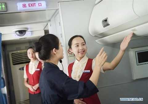 Không những học viên phải học tập nghiêm khắc, giảng viên cũng phải giảng giải cẩn thận, tỉ mỉ. Điều đặc biệt, trong quá trình học, dù mệt mỏi đến đâu, các nữ sinh vẫn luôn phải vui cười. Không những học viên phải học tập nghiêm khắc, giảng viên cũng phải giảng giải cẩn thận, tỉ mỉ. Điều đặc biệt, trong quá trình học, dù mệt mỏi đến đâu, các nữ sinh vẫn luôn phải vui cười.