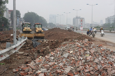 đường ven và một số hạng mục nhỏ vẫn chưa hoàn thành.