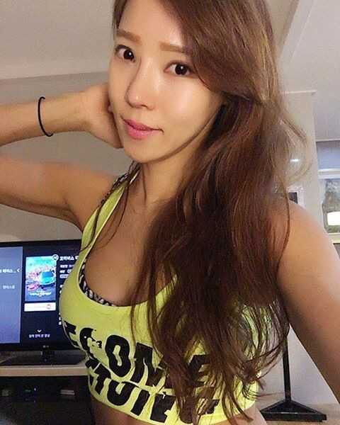 Thân hình nóng bỏng của bà mẹ 2 con gây sốt dân mạng