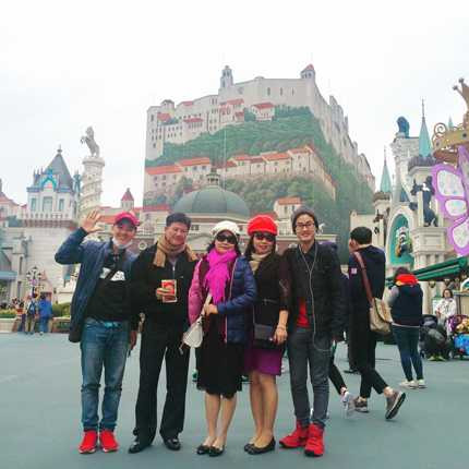 Thanh Duy hạnh phúc bên gia đình tại công viên Everland, Hàn Quốc