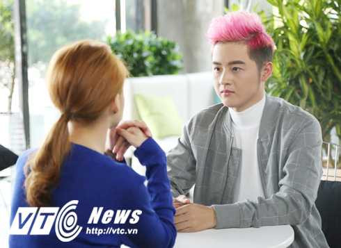 Một điều bật mí của MV này chính là khi quay những cảnh tình cảm, cả ekip ở một nơi rất nóng do mất điện, Thanh Duy phải liên tục an ủi và dỗ dành bạn diễn... Một điều bật mí của MV này chính là khi quay những cảnh tình cảm, cả ekip ở một nơi rất nóng do mất điện, Thanh Duy phải liên tục an ủi và dỗ dành bạn diễn...