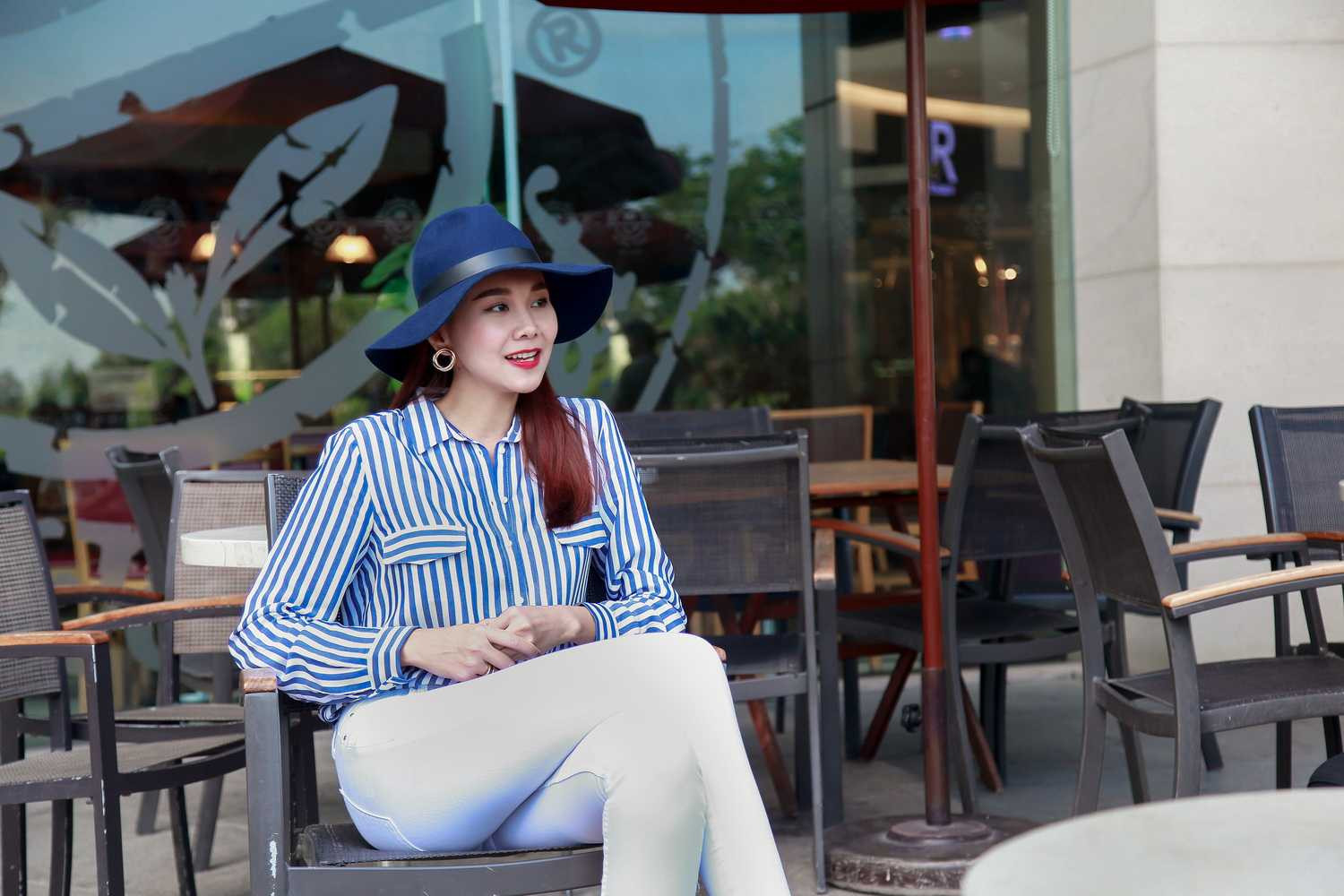 Thanh Hằng diện trang phục đơn giản vẫn lôi cuốn không thể rời mắt