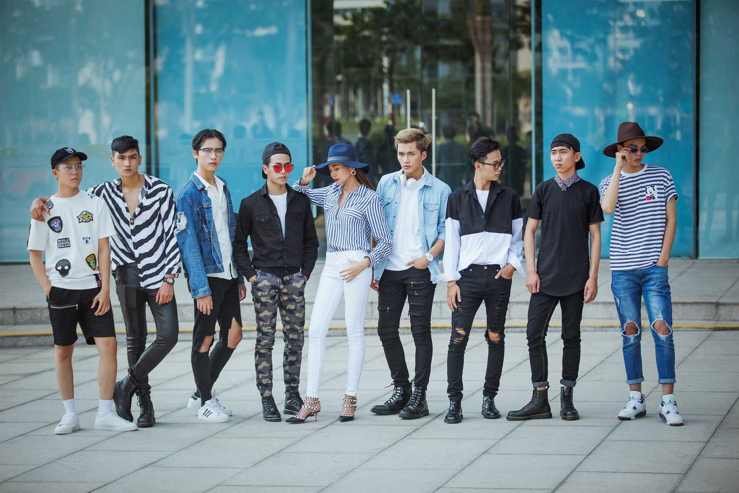 Thanh Hằng diện trang phục đơn giản vẫn lôi cuốn không thể rời mắt