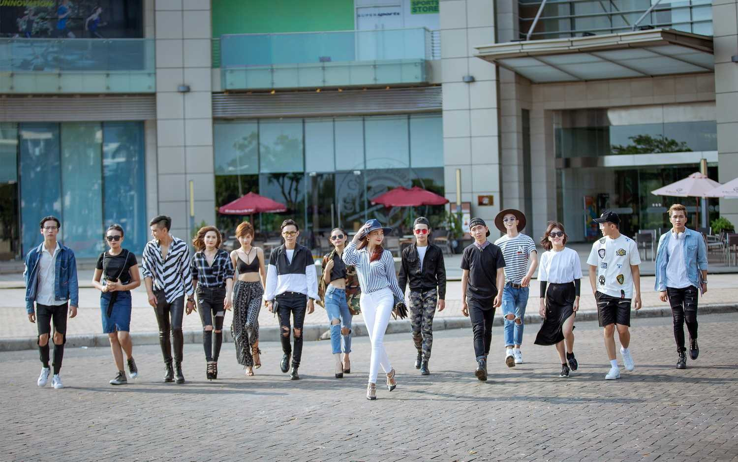 Thanh Hằng diện trang phục đơn giản vẫn lôi cuốn không thể rời mắt