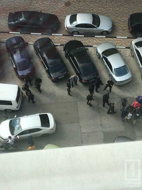 Xô xát đã xảy ra giữa người Việt và cảnh sát.