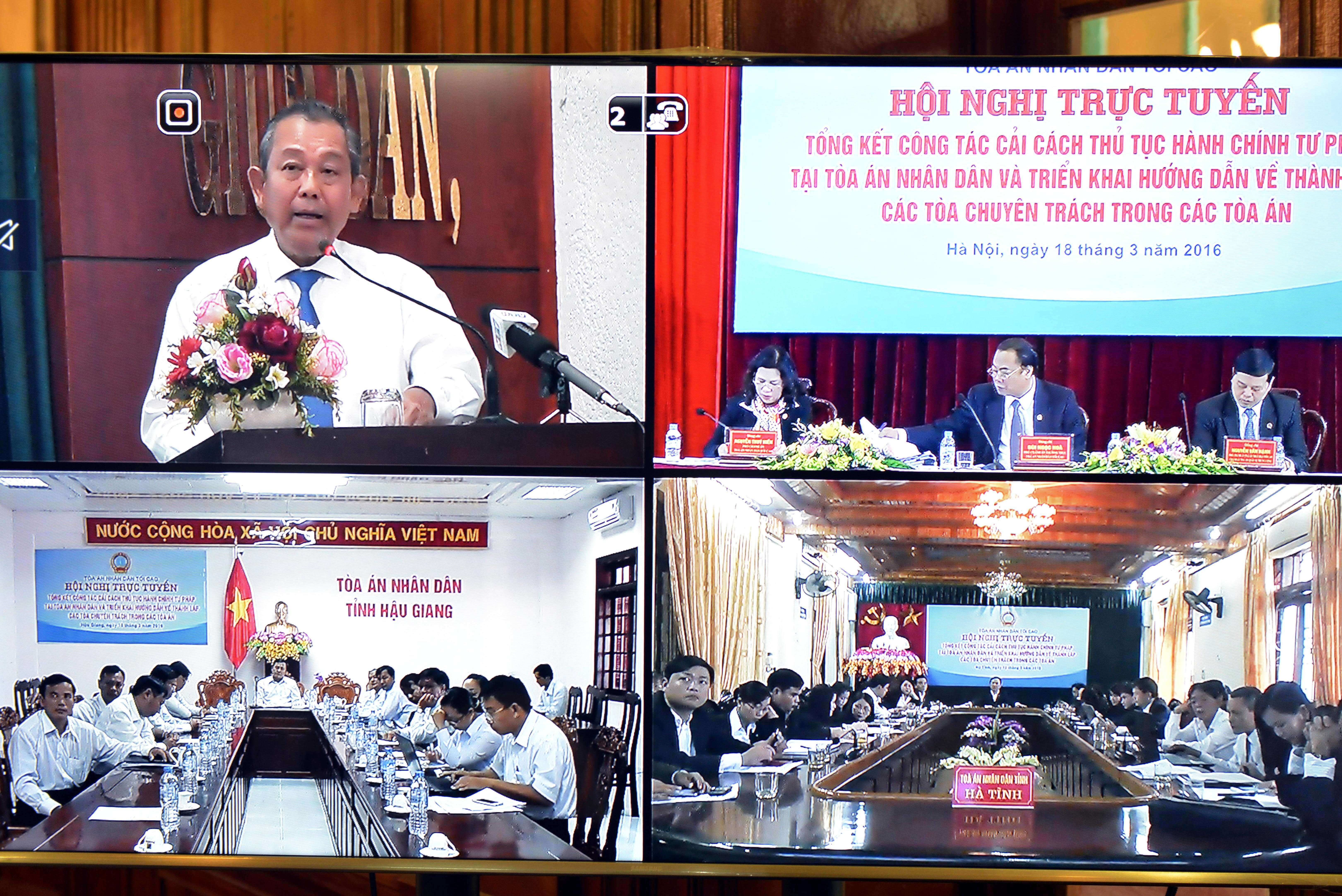 Hình ảnh kết nối các điểm cầu: TP Hồ Chí Minh; TP Hà Nội, tỉnh Hậu Giang và Hà Tĩnh