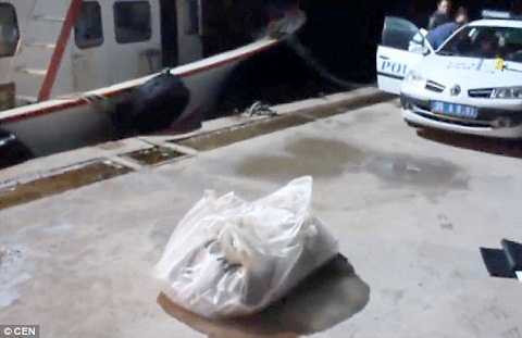 Thi thể của bé gái xấu số 