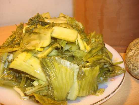 Sau măng tươi, dưa cải cũng chứa chất nhuộm vải cực độc.