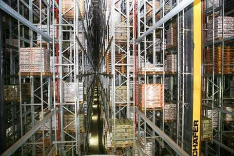 Kho thông minh với các robot tự động xếp hàng được các bé ví như trong phim Transformer Kho thông minh với các robot tự động xếp hàng được các bé ví như trong phim Transformer