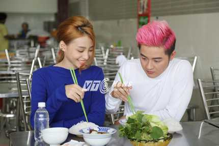 Cô gái này là ai?