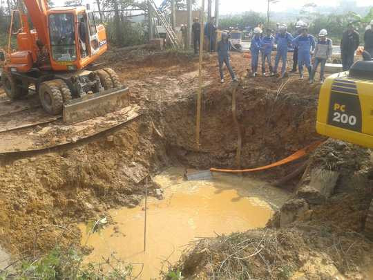 Đường ống nước sạch sông Đà số 1 vỡ 17 lần, buộc TP Hà Nội phải chỉ đạo Viwasupco xây dựng đường ống nước sạch sông Đà số 2 - Ảnh: NGUYỄN HƯỞNG