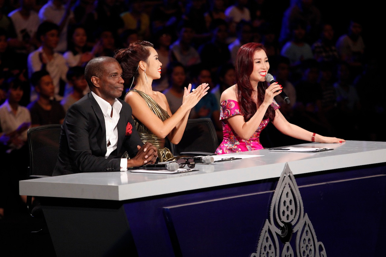 Giám khảo Hoa khôi áo dài