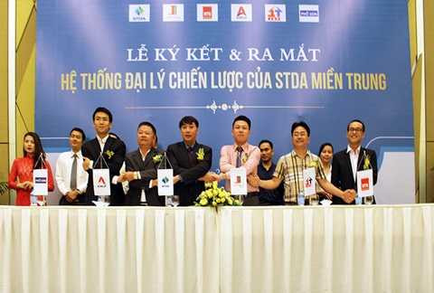 Các sàn tham gia kí kết trở thành đại lý chiến lược của STDA tại miền Trung