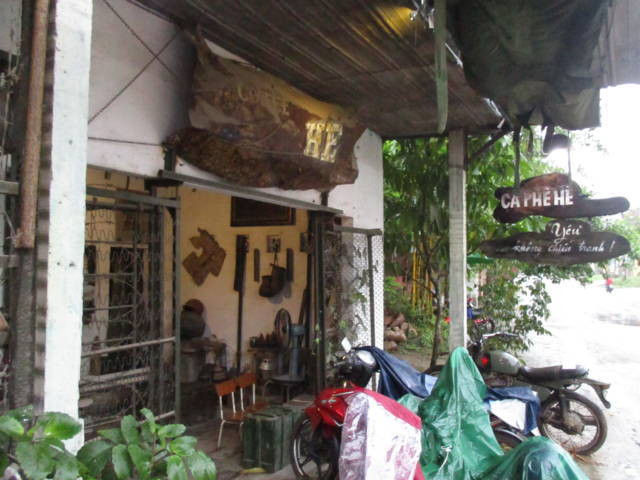 Qua quán cafe mang phong cách chiến tranh, anh Hè muốn gửi gắm thông điệp: Yêu…không chiến tranh.