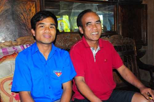 Ông Xuyên và con trai.