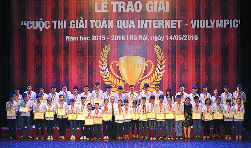 Các học sinh đoạt giải Nhất cuộc thi Violympic 