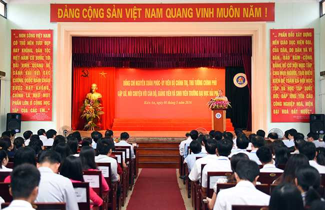 Thủ tướng: 'Học làm người quan trọng nhất trong tất cả các thứ học'