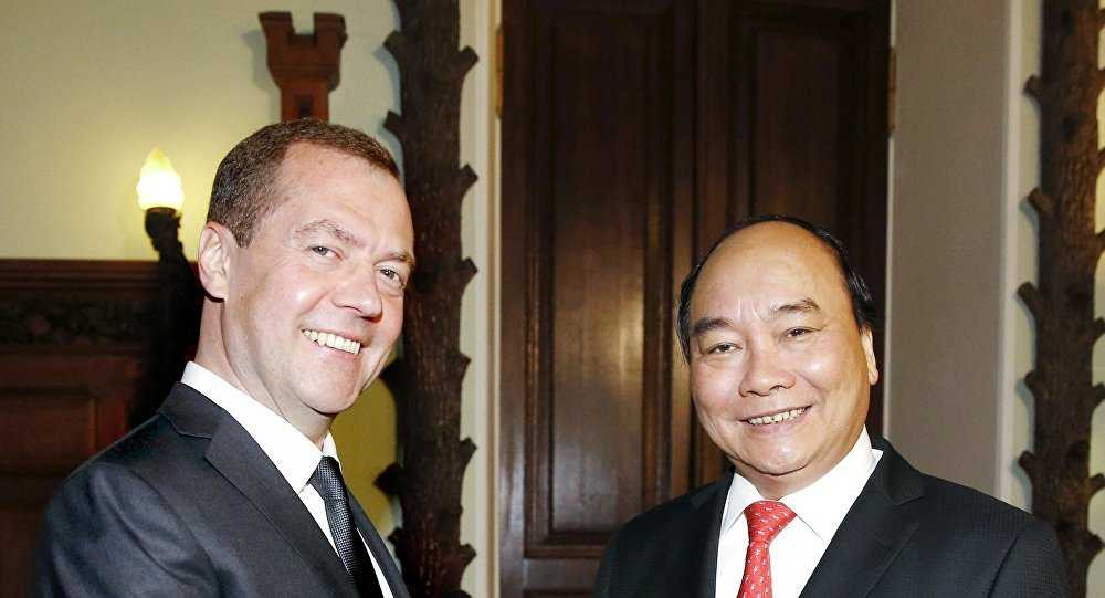 Thủ tướng Nguyễn Xuân Phúc trong buổi hội đàm với Thủ tướng Nga Medvedev