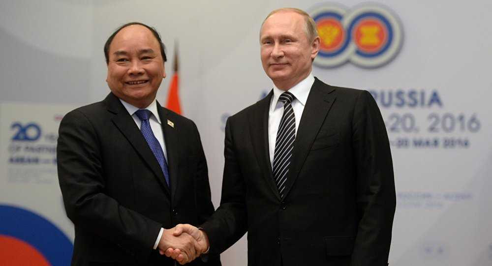 Thủ tướng Nguyễn Xuân Phúc và Tổng thống Putin tại Hội nghị thượng đỉnh Nga - ASEAN